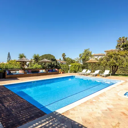 Carvoeiro Grande: Spacious 16-bedroom Algarve Retreat With Private Pool Villa *