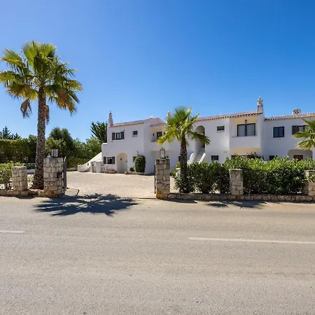 Carvoeiro Grande: Spacious 16-bedroom Algarve Retreat With Private Pool *