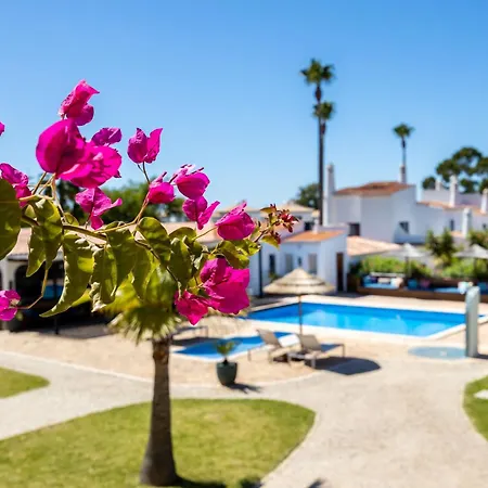 Villa Carvoeiro Grande: Spacious 16-bedroom Algarve Retreat With Private Pool