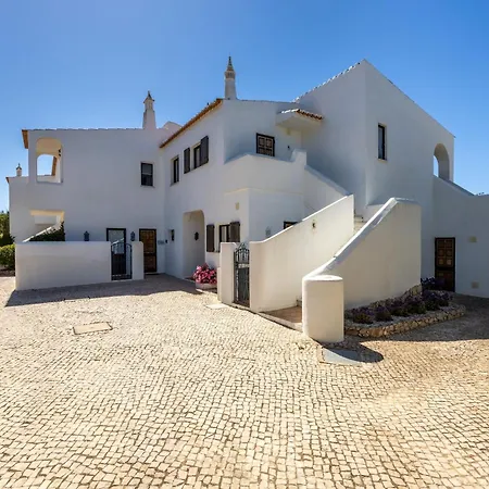 Carvoeiro Grande: Spacious 16-bedroom Algarve Retreat With Private Pool *