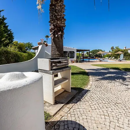 Grande: Spacious 16-bedroom Algarve Retreat With Private Pool *