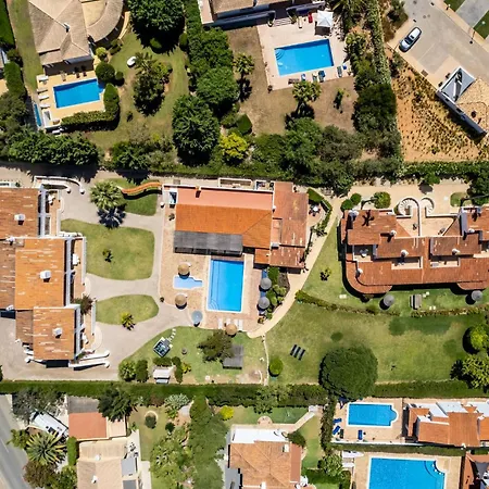 Grande: Spacious 16-bedroom Algarve Retreat With Private Pool Villa Carvoeiro (Lagoa)