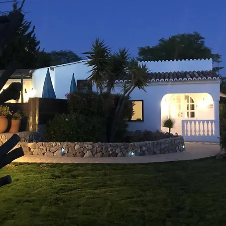 Grande: Spacious 16-bedroom Algarve Retreat With Private Pool Villa Carvoeiro (Lagoa)