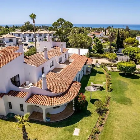Grande: Spacious 16-bedroom Algarve Retreat With Private Pool *