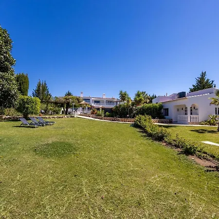 Villa Grande: Spacious 16-bedroom Algarve Retreat With Private Pool Carvoeiro (Lagoa)